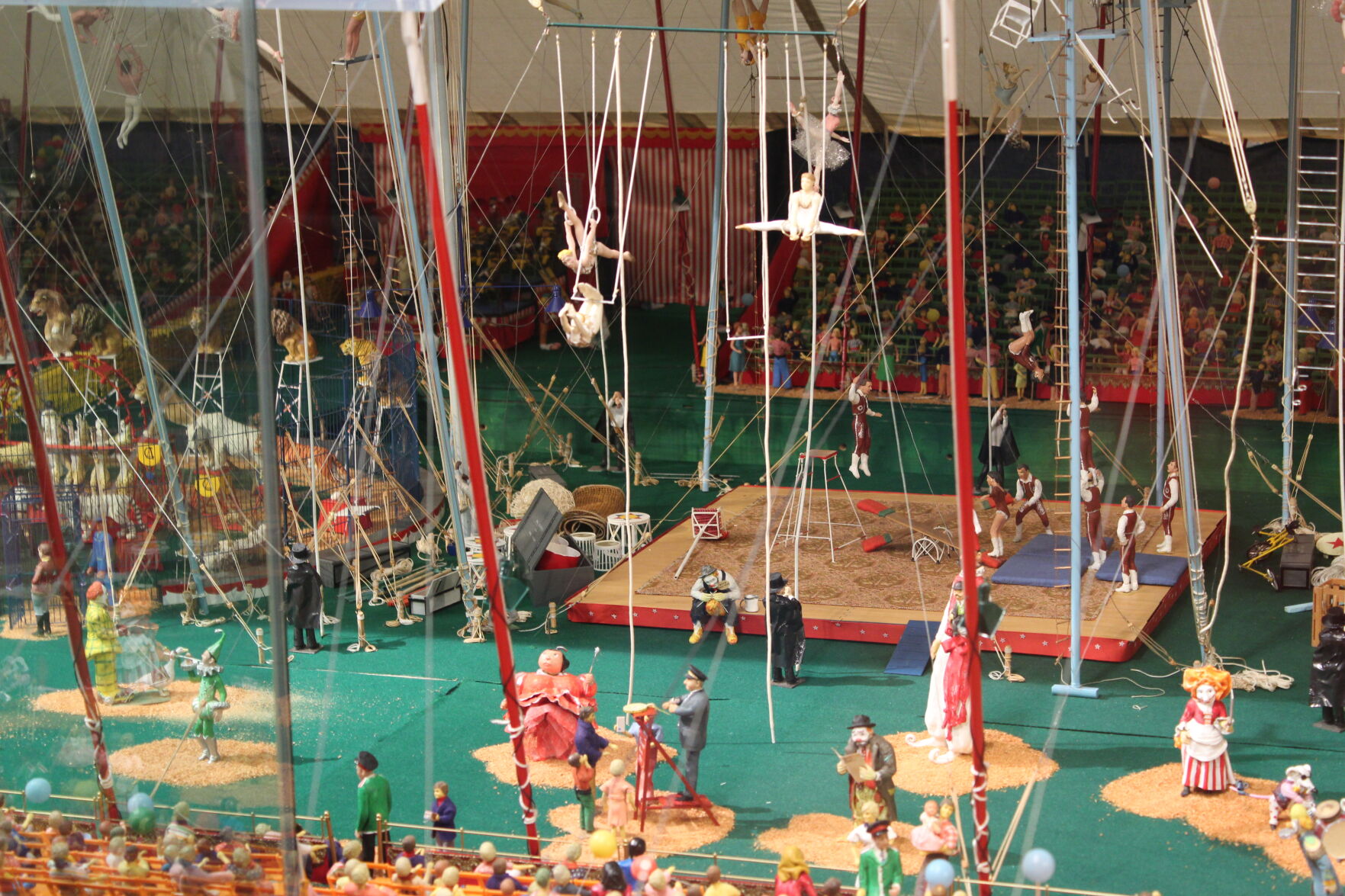 Miniature circus model
